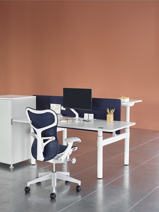 Atlas Office Landscape designed Tim Wallce, Atlas workstation by Herman Miller