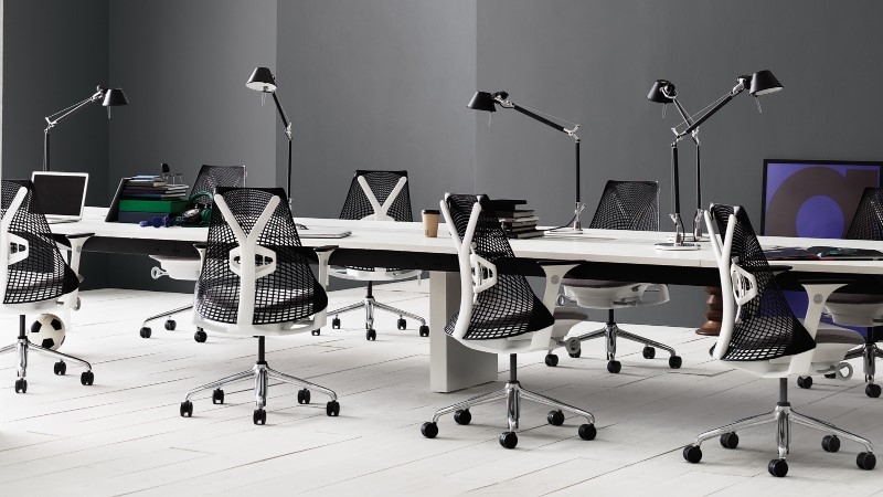 Sayl Work Chair in Black frame with Studio White Y Tower back on polished base. Sayl work chair, Herman Miller Y back chair, Herman Miller Yves Béhar chair