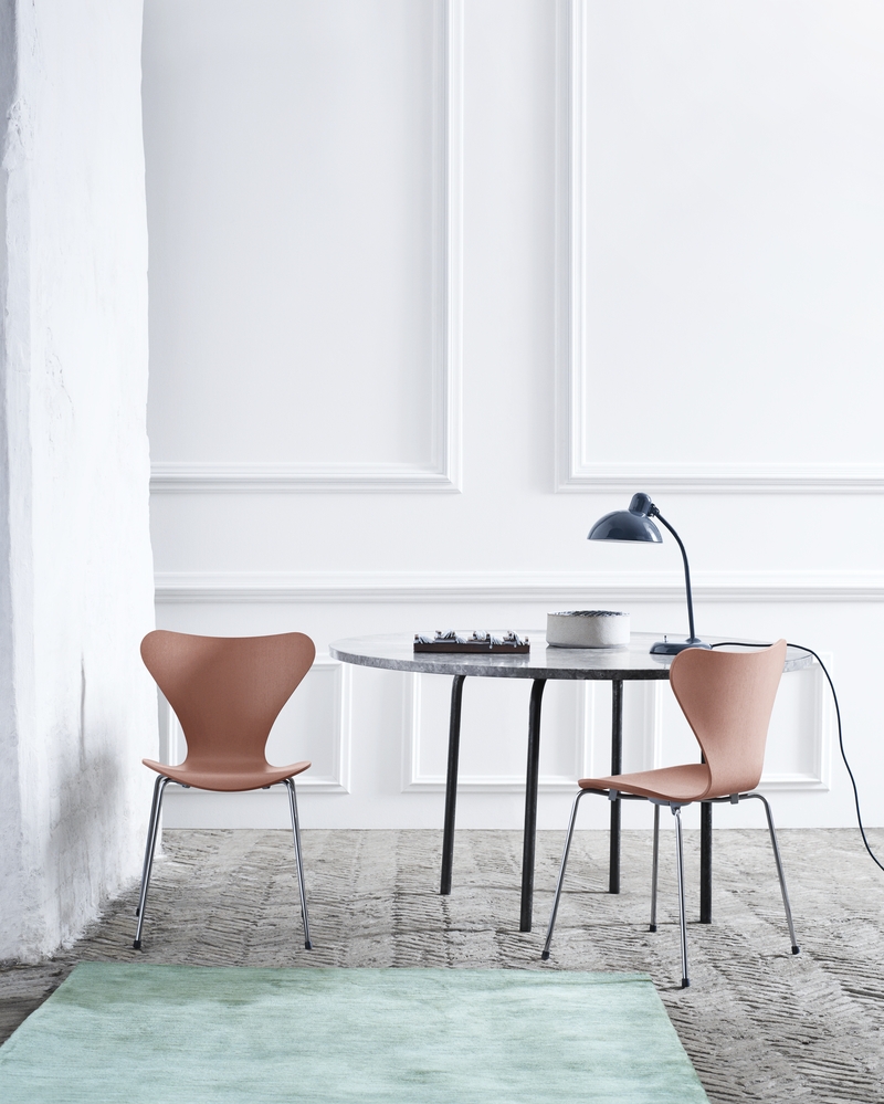 Series 7 Fully Leather upholstery Series 7 designed by Arne Jacobsen fritz hansen, Series 7 upholstered seat