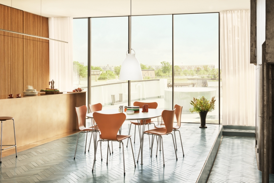 Series 7 with Super Elliptical table Series 7 designed by Arne Jacobsen fritz hansen, Series 7 Veneer seat