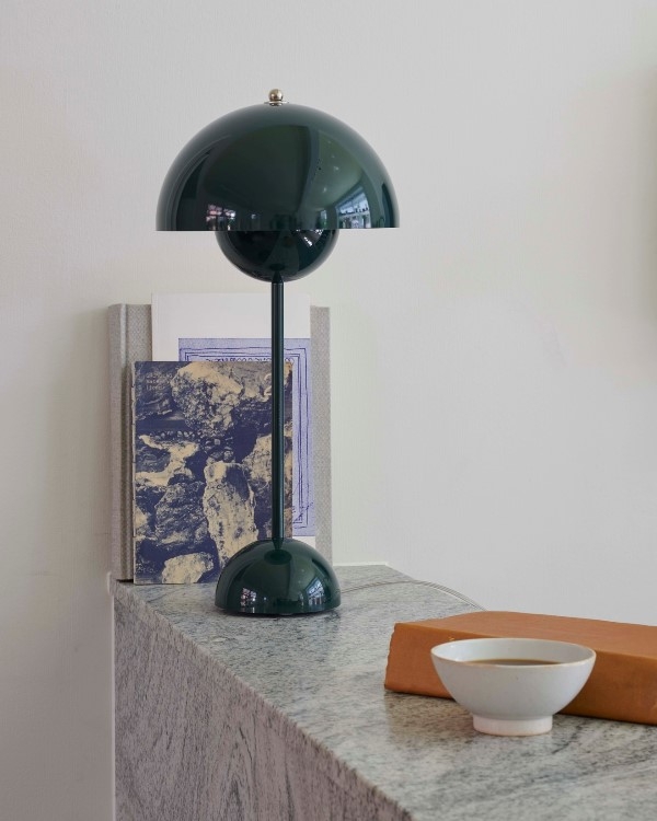 Flowerpot table lamp designed by Verner Panton, Flowerpot VP3 &Tradition