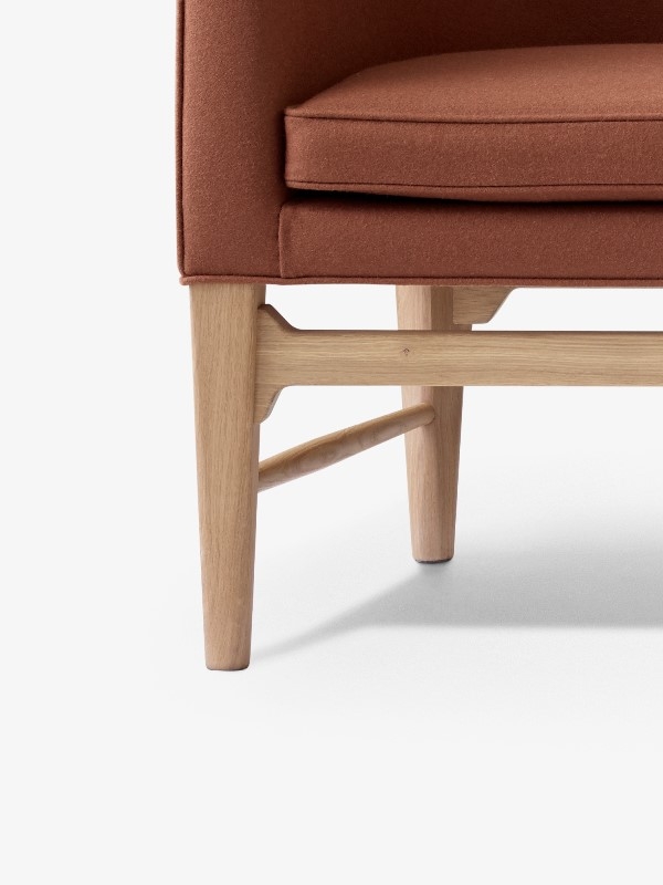 Mayor AJ Sofa White oiled oak base Mayor Sofa designed by Arne Jacobsen and Flemming Lassen, &Tradition Mayor Sofa AJ6 AJ5, Arne Jacobsen Mayor Sofa AJ5 AJ6