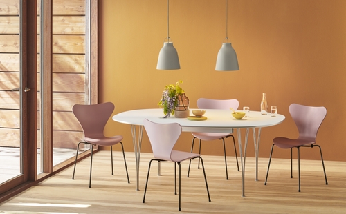 Series 7 Wild Rose and Pale Rose, Super- Elliptical Table Series 7 designed by Arne Jacobsen fritz hansen, Series 7 new colours 2020