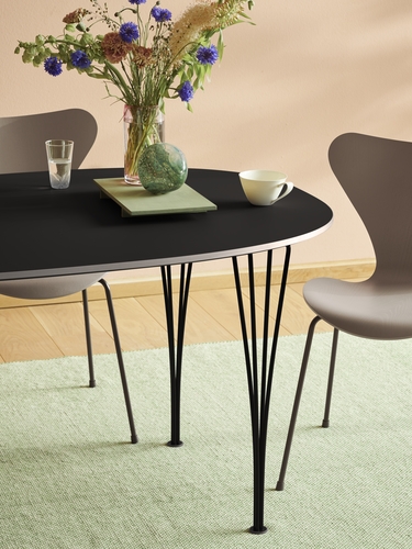 Series 7 Deep Clay and Super-Elliptical Table Series 7 designed by Arne Jacobsen fritz hansen, Series 7 new colours 2020