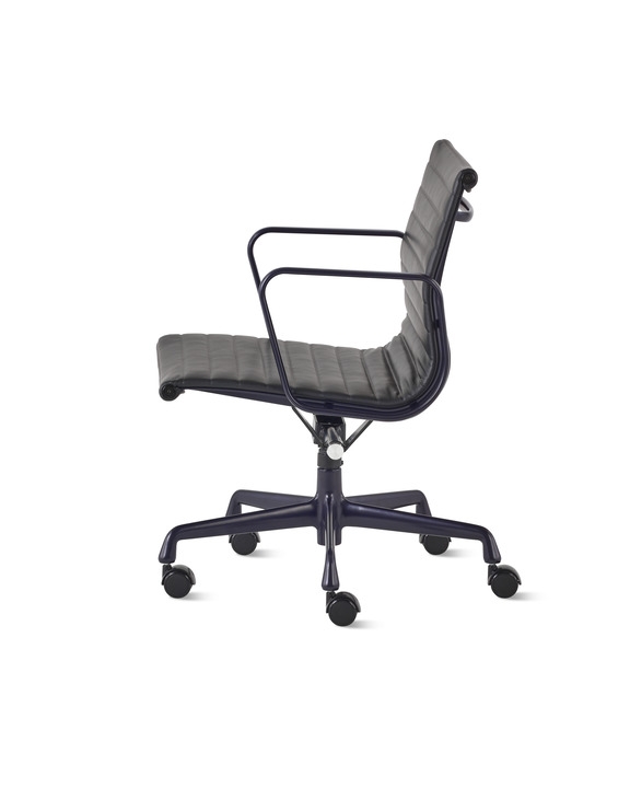 Eames Aluminium Group Management chair with Black frame and base Eames Aluminium Group management Chair designed by Ray and Charles Eames, Herman Miller Eames Management chair, Herman Miller Eames Aluminium Group chair