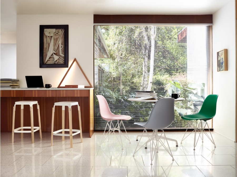 Eames Moulded Plastic chairs on wire base eames moulded plastic Chair with wire base, Eames plastic side chair on wire base