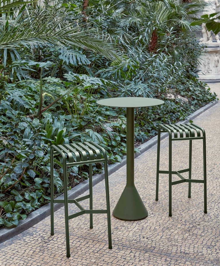 Palissade Cone table + Palissade Chairs by HAY Palissade Cone table by HAY