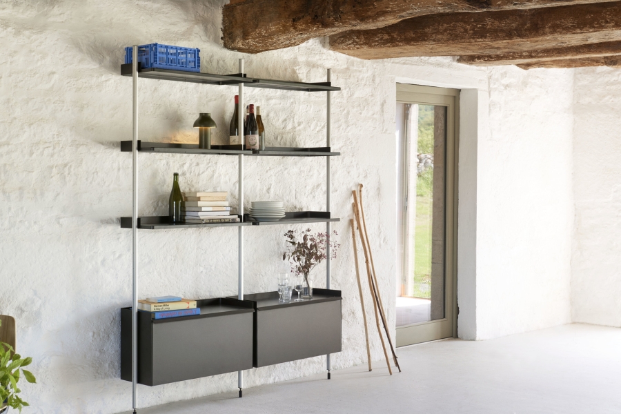 Pier System 132 PS black powder coated steel clear anodised profiles_PC Portable olive_HAY colour crate M electric blue 01 Pier System Designed by Ronan & Erwan Bouroullec for HAY, HAY Pier Shelving System