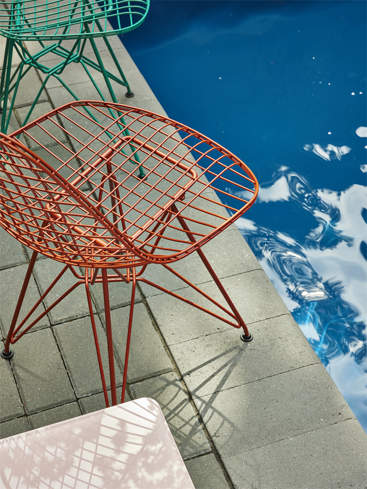 Eames Wire Chair - Iron Red & Mint Green Eames Wire Chair - Iron Red & Mint Green