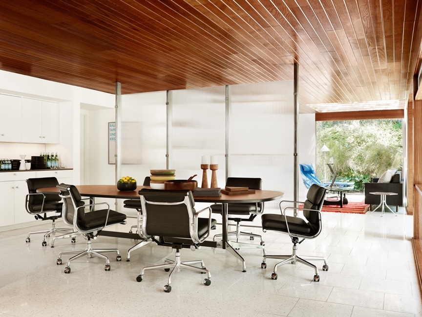 Eames Segmented Table and Eames Aluminium Group Chairs Eames Tables designed by Ray and Charles Eames for Herman Miller, Herman Miller Eames Table