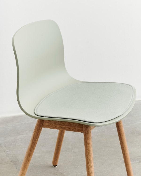 AAC 12 pastel green 2.0 shell wb lacquered oak_Seat Pad for AAC without arm Planar 756 About A Chair collection by HAY designed by Hee Welling