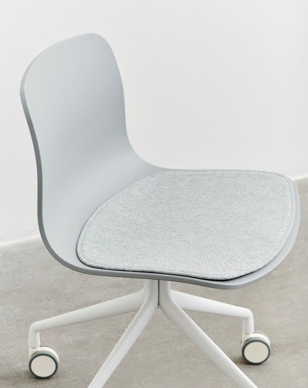 AAC 14 conrete grey 2.0 white base_Seat Pad for AAC without arm Mode 002 About A Chair collection by HAY designed by Hee Welling
