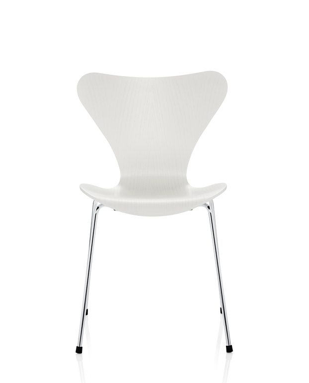 Series 7 - White ash on chrome legs Series 7 chair designed by Arne Jacobsen, Fritz Hansen Series 7 chair