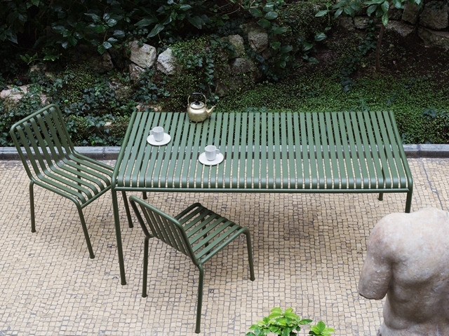 Palissade Table 160 x 80 lifestyle Olive Palissade collection designed by Ronan & Erwan Bouroullec for HAY, HAY outdoor furniture