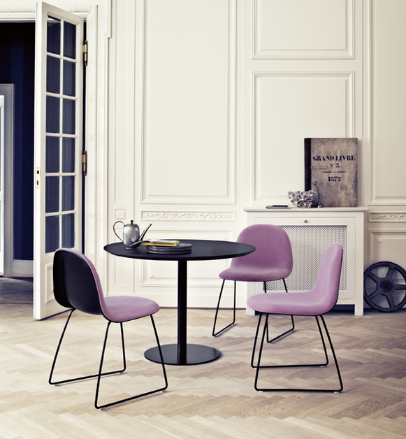 gubi_chair_sledge-gubi_table_dining_black.png Thumbnail