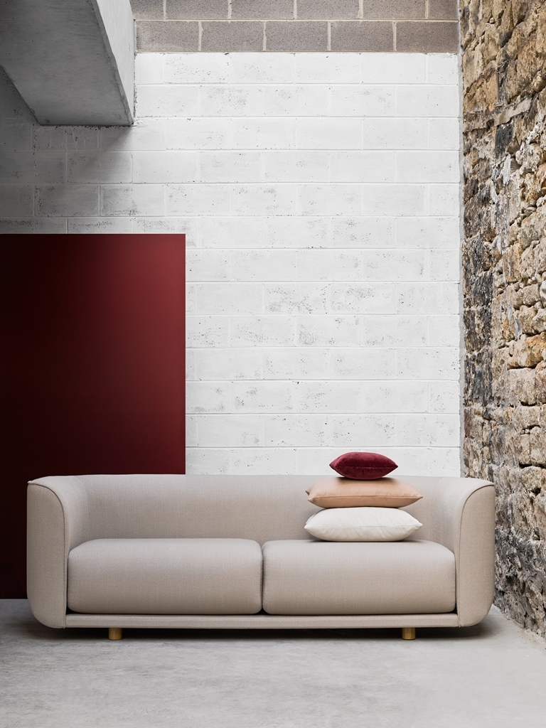 Fat Tulip Sofa designed by Adam Goodrum, Nau fat tulip sofa