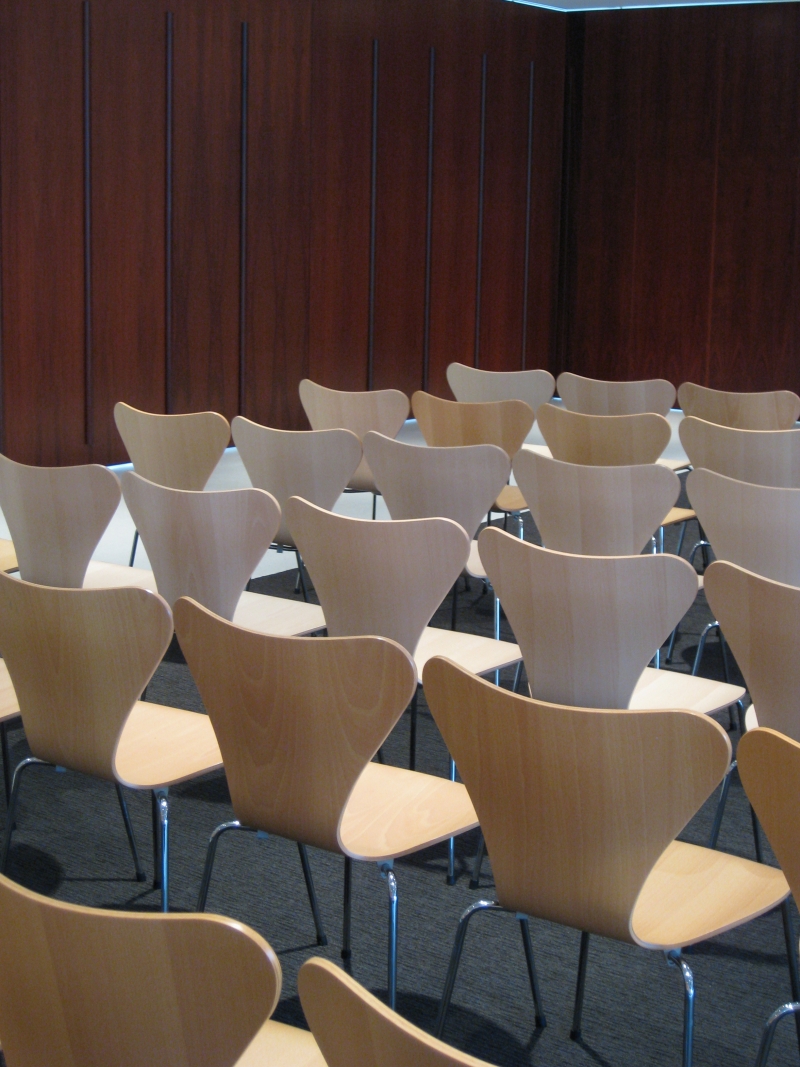 National Portrait Gallery, Series 7 Chair designed by Arne Jacobsen, NPG Canberra, Fritz Hansen Series 7 Dining Chairs
