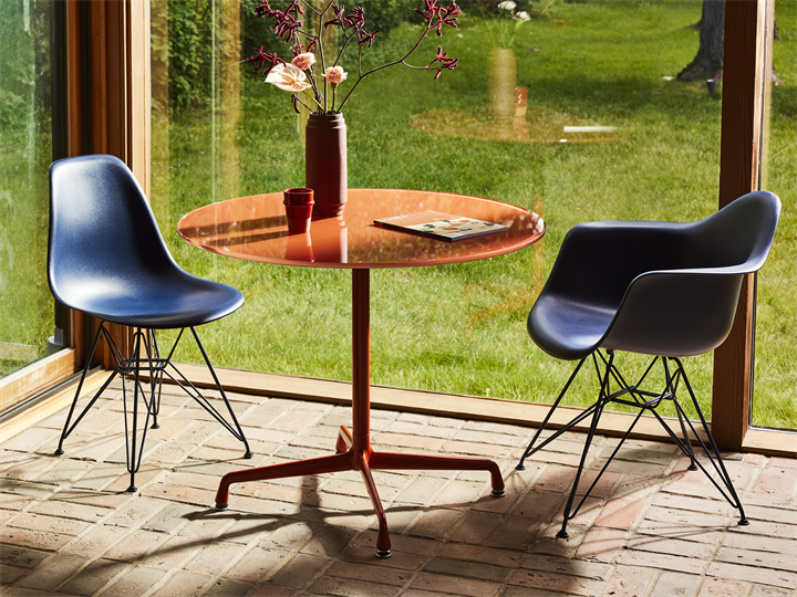 Eames Moulded Plastic Armchair HMxHAY