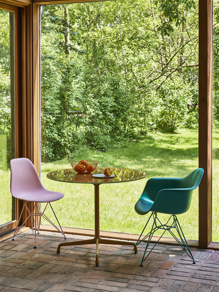 Eames Moulded Plastic Side Chair - Powder Pink