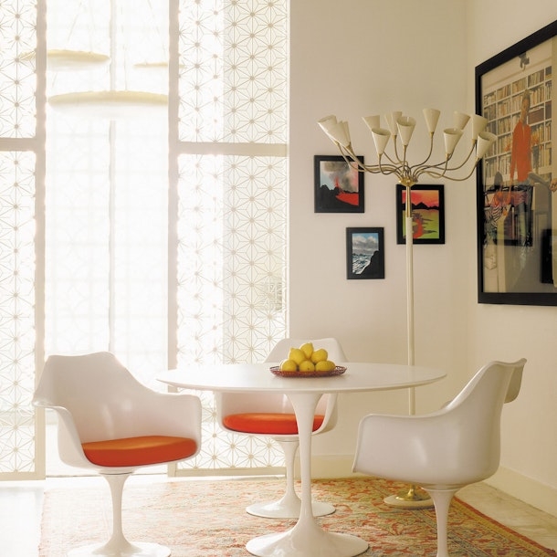 Tulip Chair designed by Eero Saarinen for Knoll, Knoll furniture 