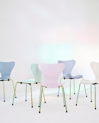 Series 7 7:14AM Anniversary Edition, Series 7 chair designed by Arne Jacobsen, Fritz Hansen Series 7 Chair, Series 7 7 Decades Anniversary Edition